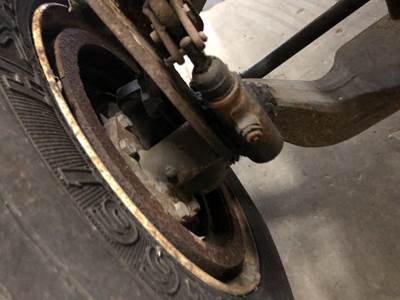 Meritor MFS-8 Front Axle Assembly for a Hino 268