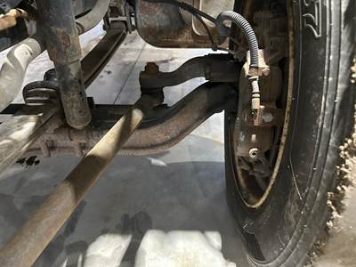 Meritor MFS-8 Front Axle Assembly for a Ford F650