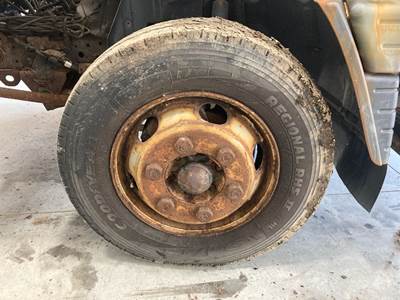 Mitsubishi F200T Front Axle Assembly for a Mitsubishi Fe