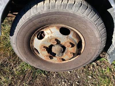 Mitsubishi F200T Front Axle Assembly for a Mitsubishi Fe