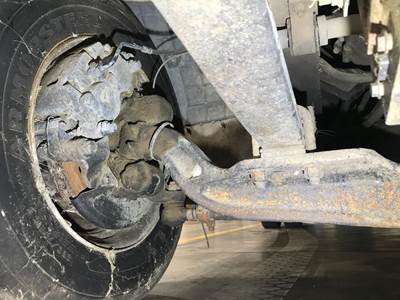 Spicer D-700F Front Axle Assembly for a International CF600