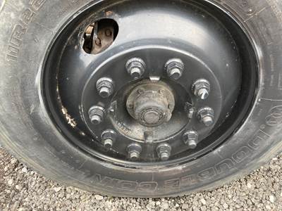 Spicer I-100 Front Axle Assembly for a International 4200