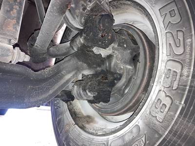 Spicer I-100 Front Axle Assembly for a International Durastar (4400)