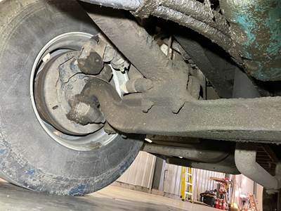 Spicer I-100SG Front Axle Assembly for a International 4300