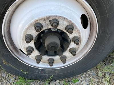 Front Axle Assembly for a Freightliner Cascadia