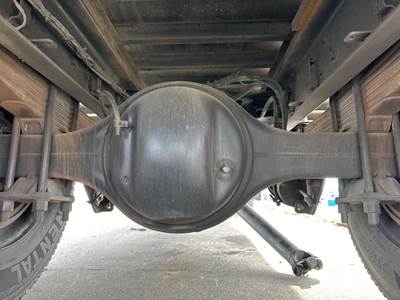 Detroit RS17.5-4 Rear Axle Housing for a Freightliner M2 106