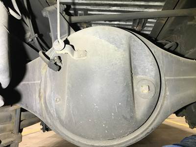 Detroit RT40-NFD Rear Axle Housing for a Freightliner M2 106