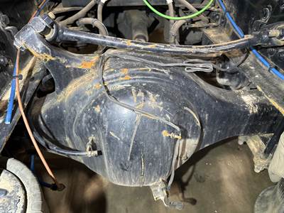 Detroit RT40-NFD Rear Axle Housing for a Freightliner Cascadia