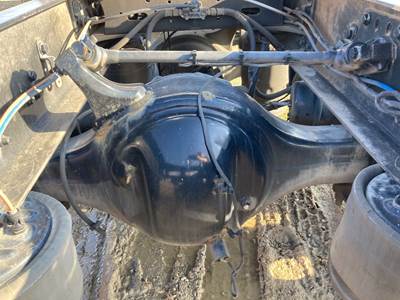 Detroit RT40.0-4 Rear Axle Housing for a Freightliner Cascadia