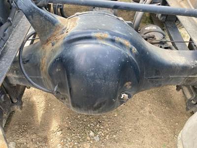 Detroit RT40.0-4 Rear Axle Housing for a Freightliner Cascadia