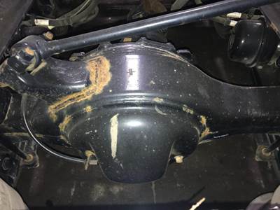 Detroit RT40.0-4 Rear Axle Housing for a Freightliner Cascadia