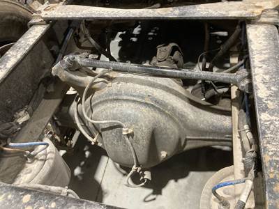 Detroit RT40.0-4 Rear Axle Housing for a Freightliner 122SD