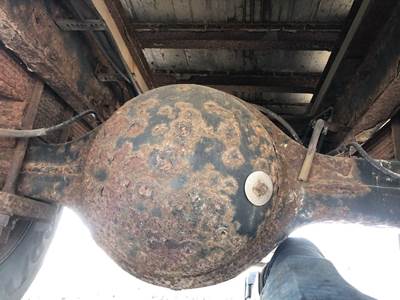 Eaton 17060S Rear Axle Housing for a International 4200