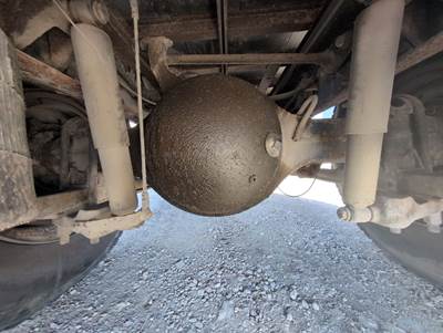 Eaton 17060S Rear Axle Housing for a International 4300