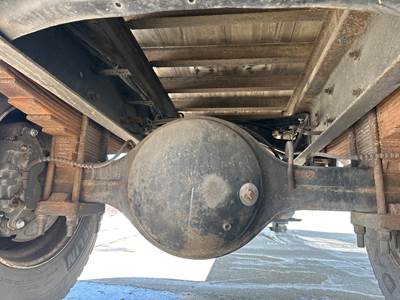 Eaton 17060S Rear Axle Housing for a International 4300