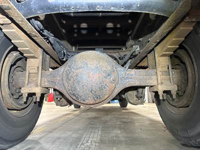 Eaton 17060S Rear Axle Housing for a International 4200