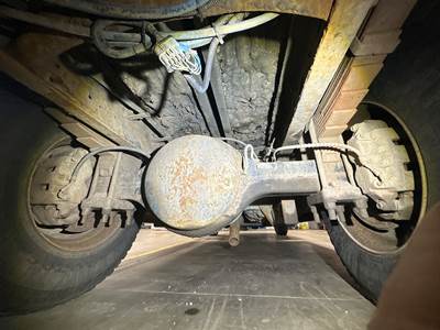 Eaton 17060S Rear Axle Housing for a International 4300