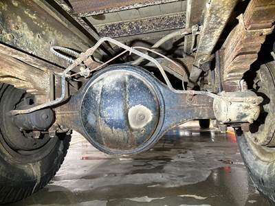 Eaton 17220 Rear Axle Housing for a Ford LN800