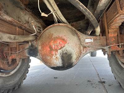 Eaton 17220 Rear Axle Housing for a International 1800 Loadstar