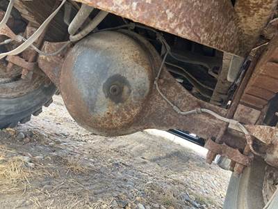 Eaton 19050T Rear Axle Housing for a Chevrolet C70