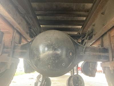 Eaton 19060S Rear Axle Housing for a International 4300