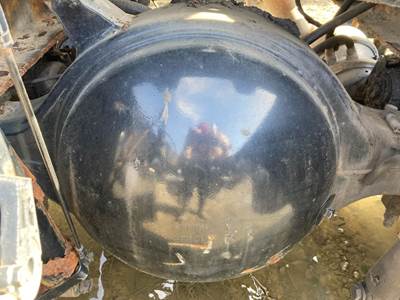 Eaton 19060S Rear Axle Housing for a International 4400