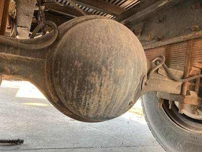 Eaton 19060S Rear Axle Housing for a International 4200