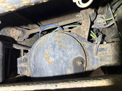 Eaton 19060S Rear Axle Housing for a Chevrolet C7500