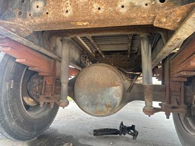 Eaton 19060S Rear Axle Housing for a Chevrolet C7500