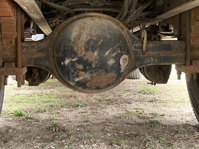 Eaton 21060D Rear Axle Housing for a International Durastar (4400)