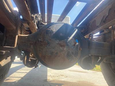 Eaton 21060S Rear Axle Housing for a Kenworth T300