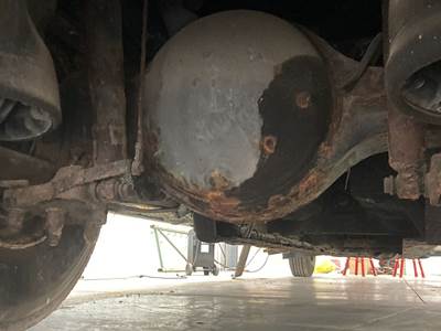 Eaton 21060S Rear Axle Housing for a International 4300