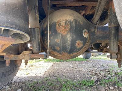 Eaton 21060S Rear Axle Housing for a International Durastar (4300)