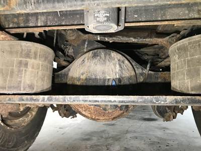Eaton 21060S Rear Axle Housing for a Kenworth T300
