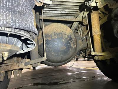 Eaton 21060S Rear Axle Housing for a International 4400