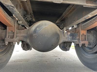 Eaton 21060S Rear Axle Housing for a Kenworth T300