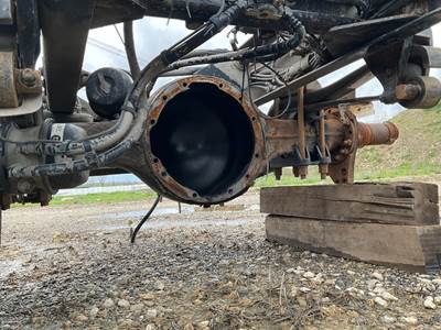 Eaton 22060S Rear Axle Housing for a Kenworth T370
