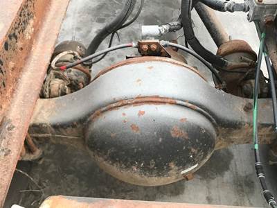 Eaton 23085S Rear Axle Housing for a Chevrolet T7500