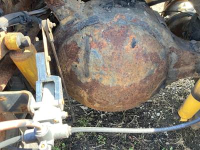 Eaton 23090S Rear Axle Housing for a International 4400