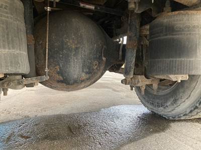 Eaton 23090S Rear Axle Housing for a International 4400