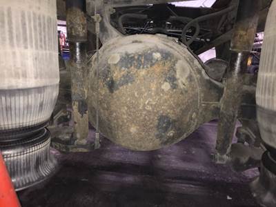 Eaton 23090S Rear Axle Housing for a International 4400