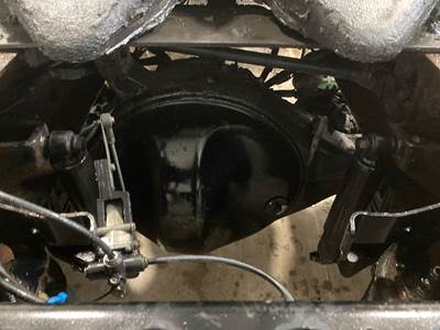 Eaton R23-190 Rear Axle Housing for a International 4400