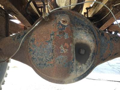 Eaton RD344 Rear Axle Housing for a Ford LN700