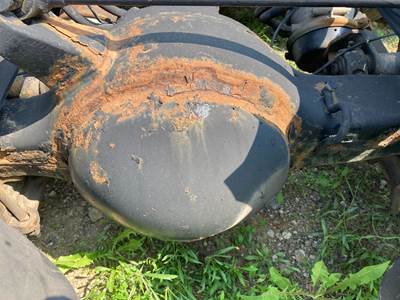 Eaton RD404 Rear Axle Housing for a Freightliner Cascadia