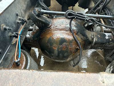 Eaton RD405 Rear Axle Housing for a Freightliner Coronado