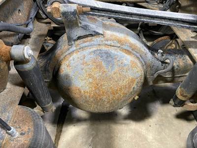 Eaton RS404 Rear Axle Housing for a Volvo VNL