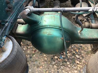 Eaton RS404 Rear Axle Housing for a Freightliner Columbia 120