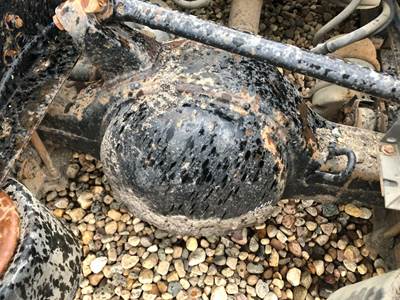 Eaton RS404 Rear Axle Housing for a Freightliner Columbia 120