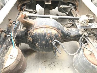 Eaton RS404 Rear Axle Housing for a Freightliner Columbia 120