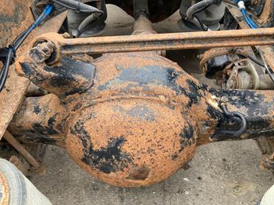 Eaton RS404 Rear Axle Housing for a Freightliner Columbia 120